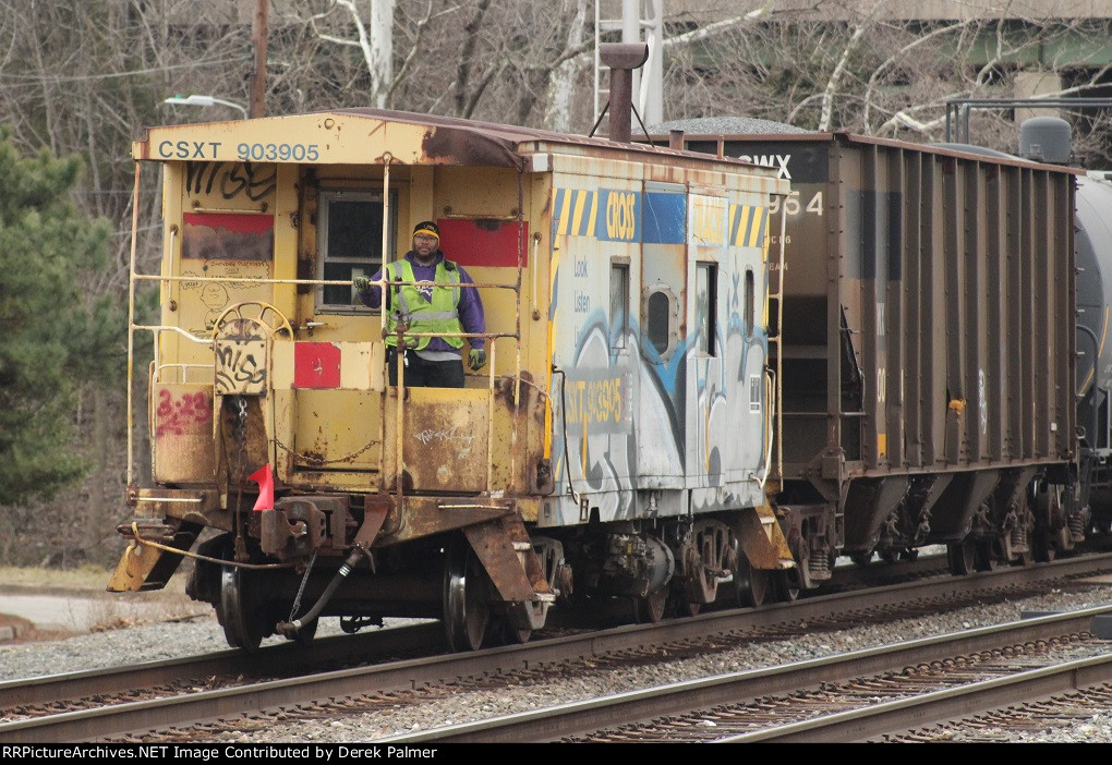 CSX 903905 on Y164